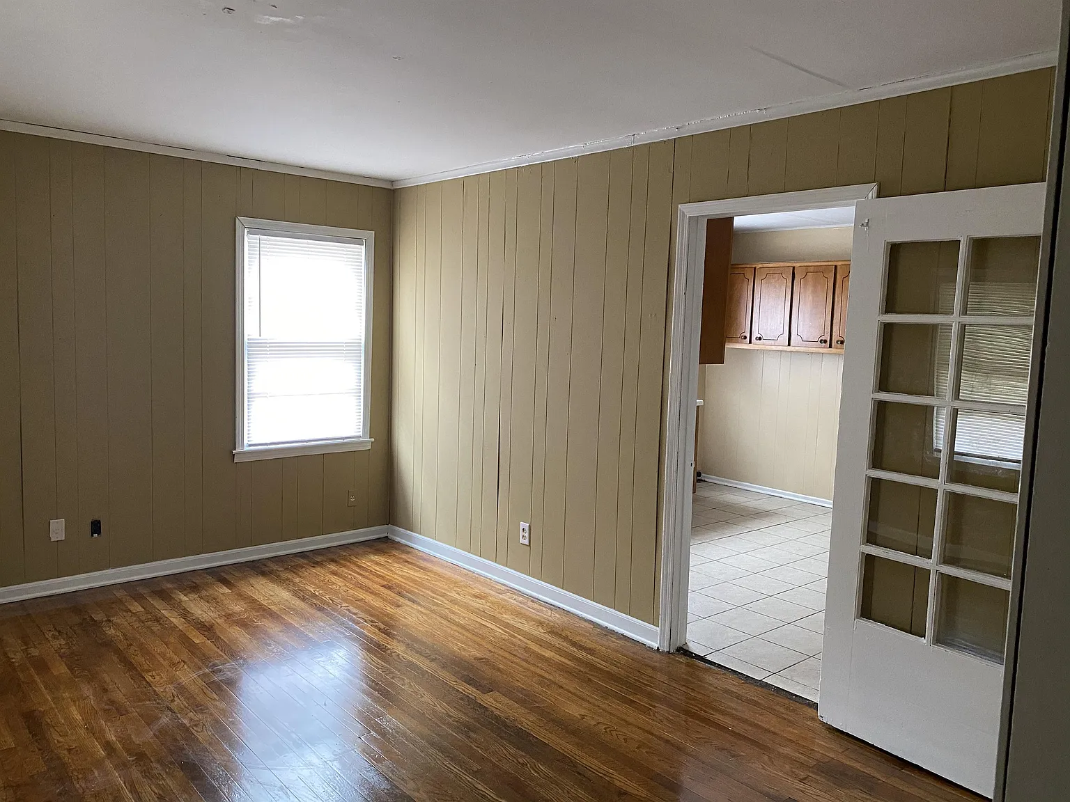 4 bed, 2.0 bath, 1300 sqft, $1,300 — Photo 2