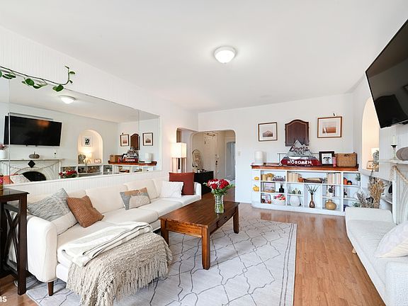 4th image of 902 Park Ave APT 4