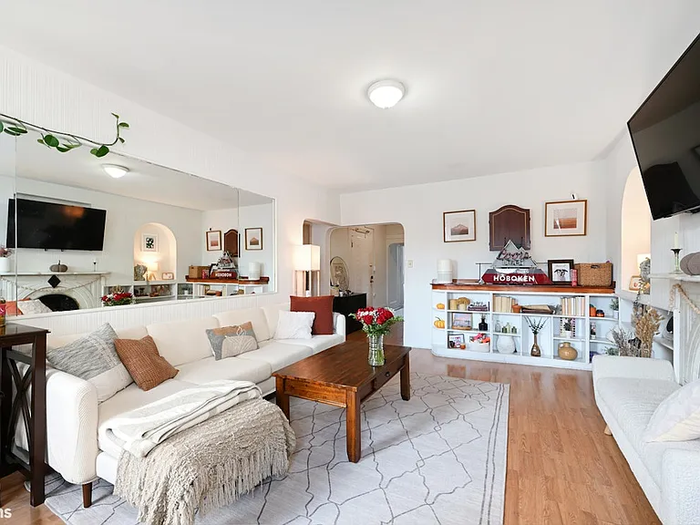 902 Park Ave #4 — Photo 4