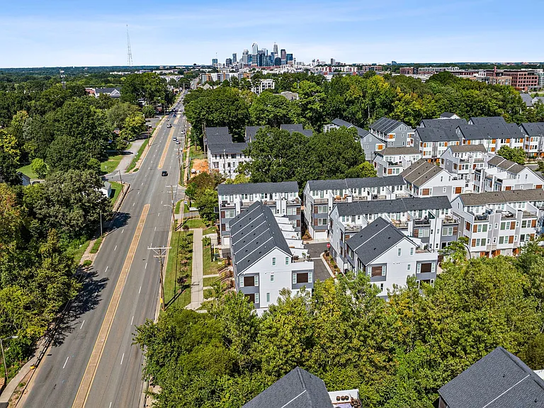 6020 Irwins Branch Dr — Photo 32
