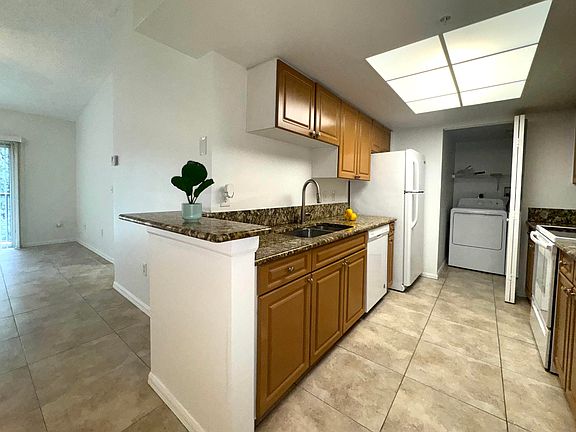 5th image of 1300 Crestwood Blvd N #1309