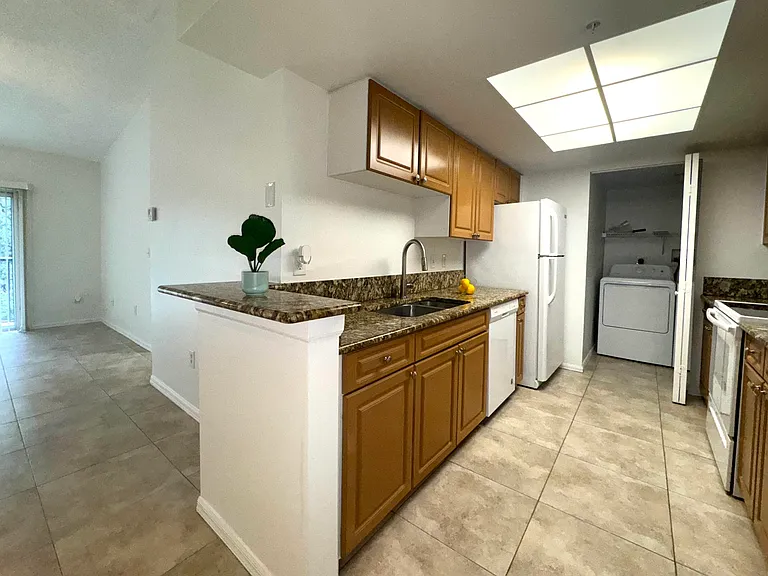 1300 Crestwood Blvd #1309 — Photo 5