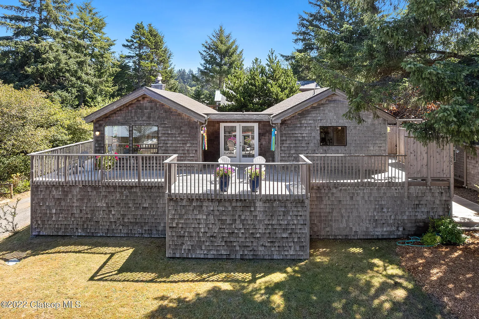 262 University Ave photo 1