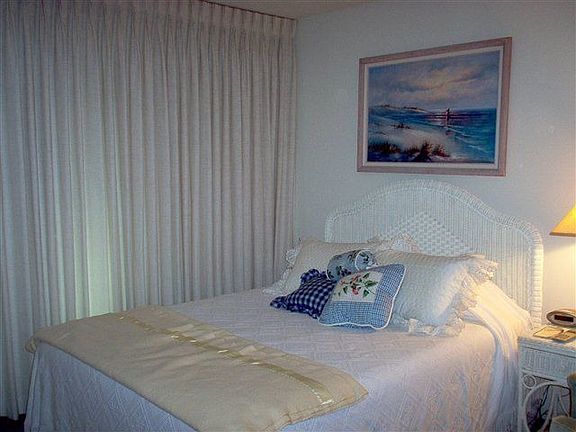 5th image of 921 Park Pl APT 303