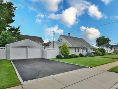 243 Seaford Avenue, Massapequa, NY, 11758