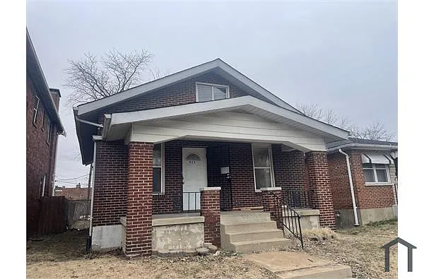 423 Christian Ave photo 1