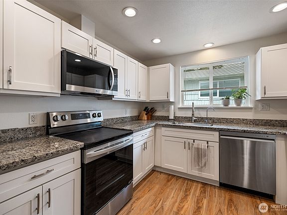 4th image of 3724 N Villard Street