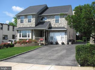 2320 Saint Denis Ln, Havertown, PA 19083