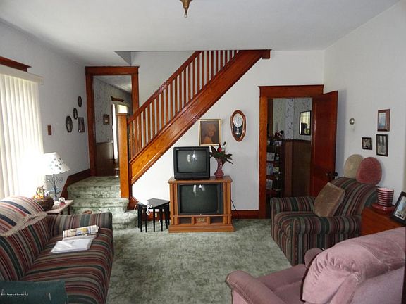 4th image of 102-104 Sanderson Ave