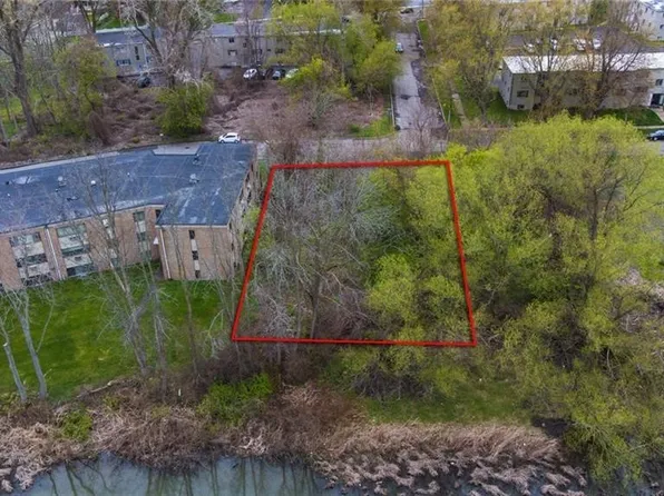 8217 Valle Dr #17, Niagara Falls, NY 14304