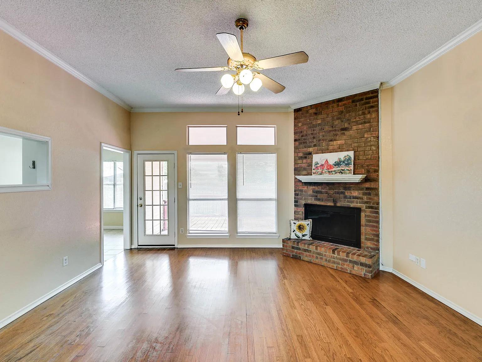 3 bed, 1541 sqft, $2,000 — Photo 3