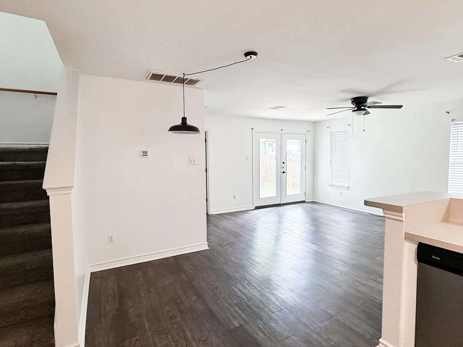 3 bed, 2.5 bath, 1318 sqft, $1,900 — Photo 3