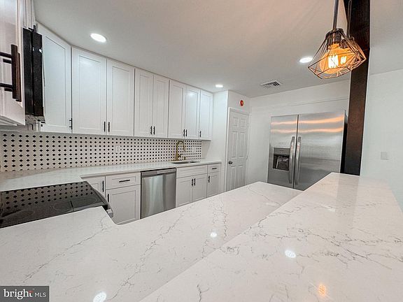 4th image of 100 Norwood Ln