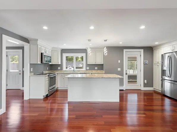 90 Strawberry Ln, Abington, MA 02351
