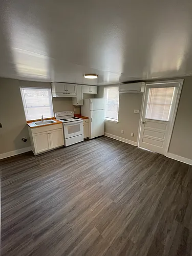 563 N Main St #B Photo 1