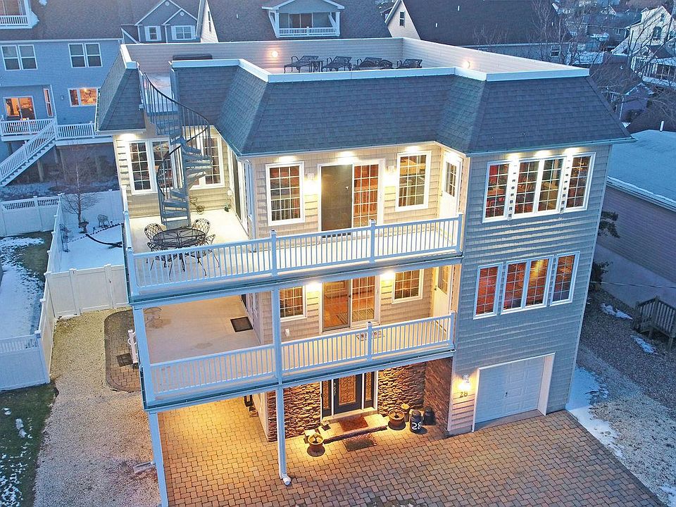 1st image of 28 Cattus St #1