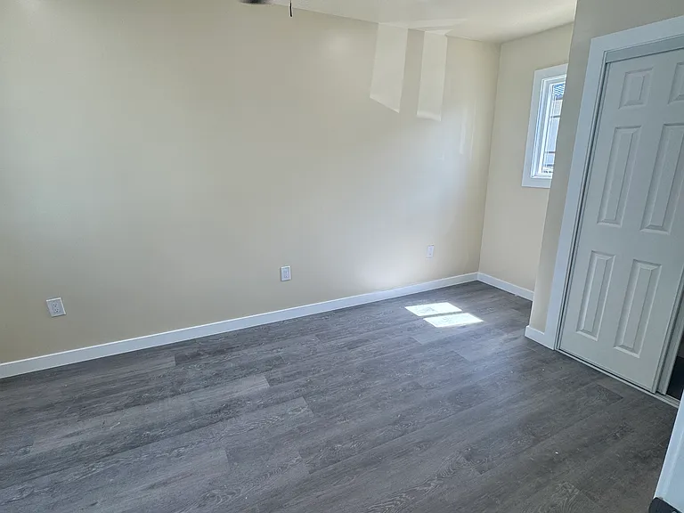 2729 E 4th St — Photo 6