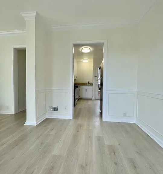 1600 N Martel Ave #B — Photo 8