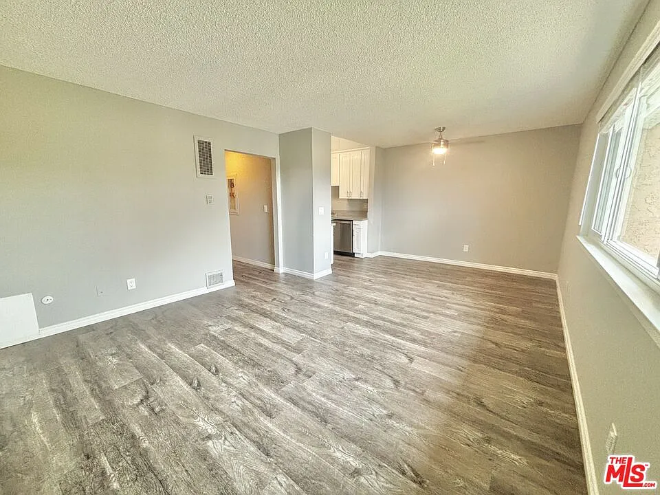 2 bed, 1.0 bath, 900 sqft, $2,695 — Photo 2
