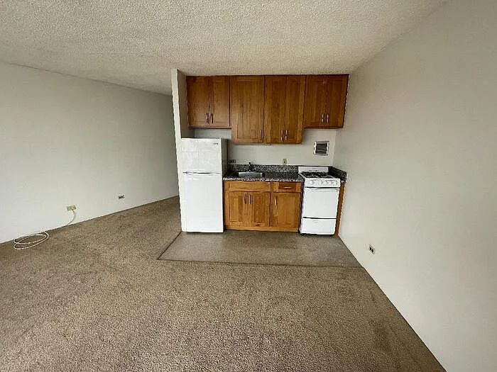 750 Amana St #111 — Photo 5