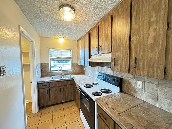 4th image of 1250 Josephine St