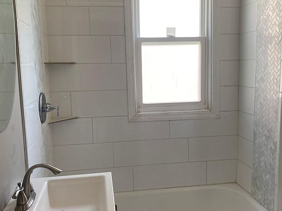 5th image of 4010 Highland Ave
