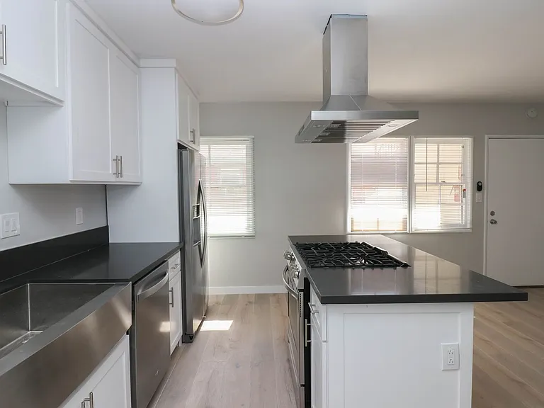1026 Ximeno Ave — Photo 6