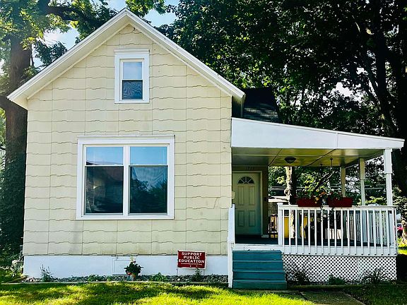 3rd image of 1719 Howell St