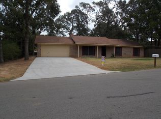 202 Thomas Rd, Palestine, TX 75803