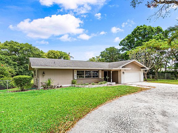 2nd image of 4195 Maurice Drive