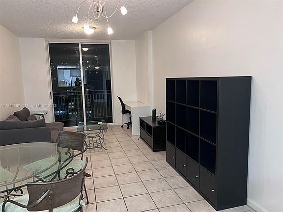 4th image of 185 SE 14th Ter APT 2612
