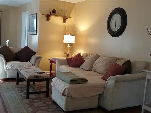 2nd image of 252 W Foxhunt Ln
