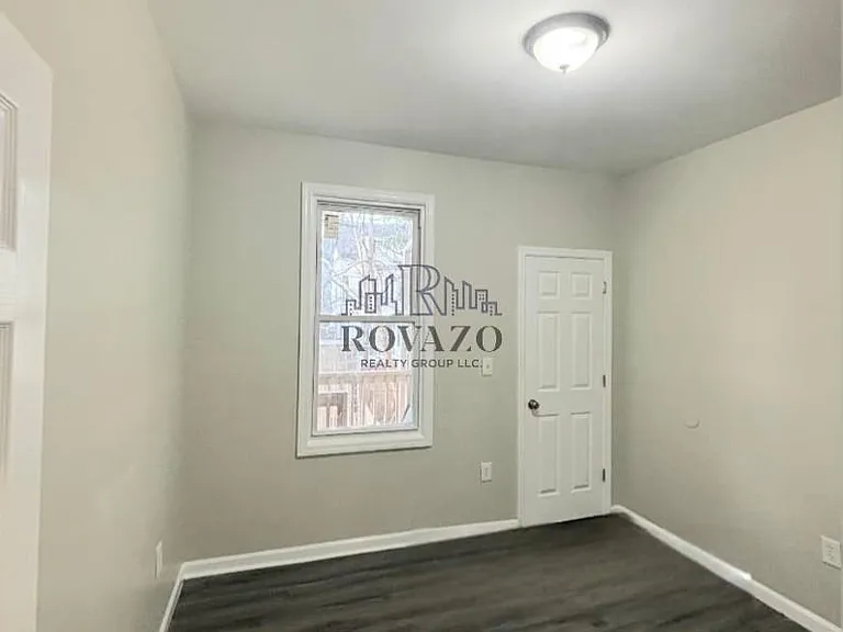 219-220 N 5th St #2 — Photo 5