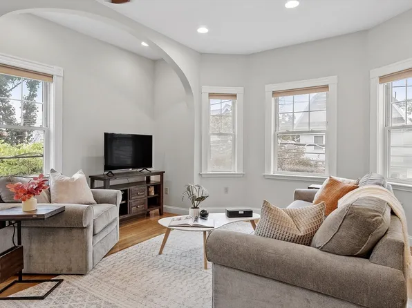 53 Corey St #2S, Everett, MA 02149