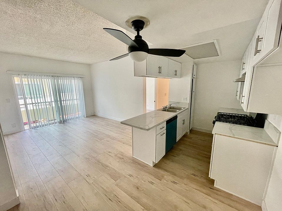 1st image of 3925 Riverton Ave #217
