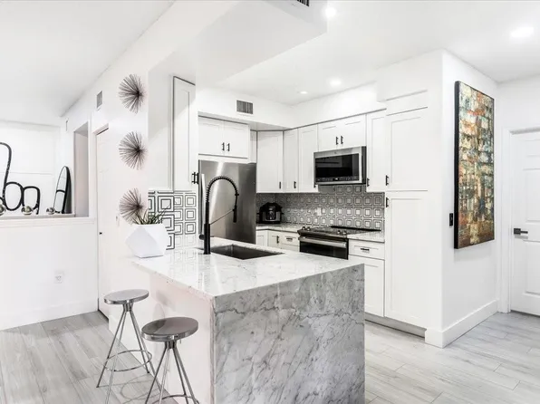 2452 Centergate Drive #202, Miramar, FL 33025