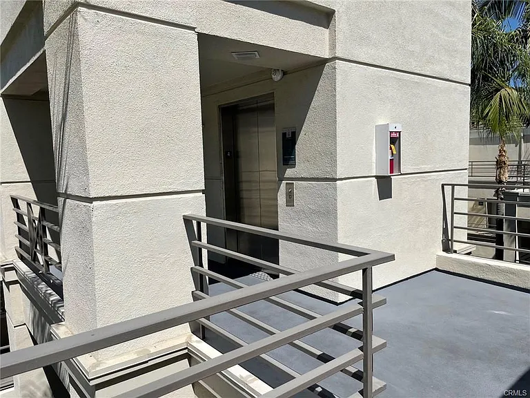 4th floor elevator