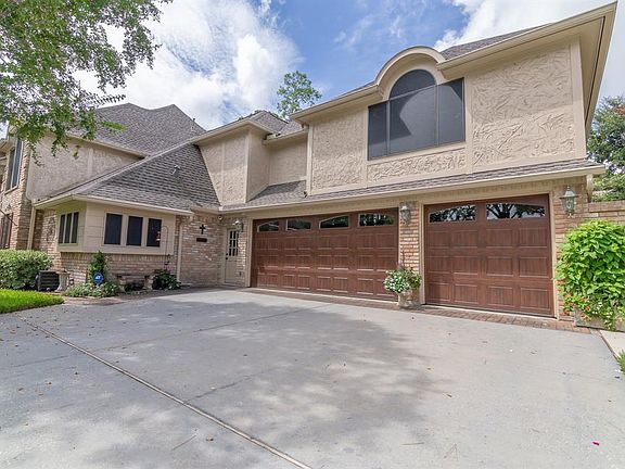 Welcome Home! Three door attached garage with plenty of room for vehicles.