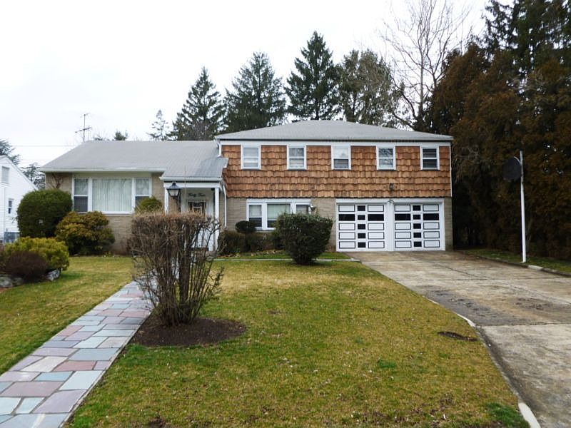 2nd image of 44 Oval Rd