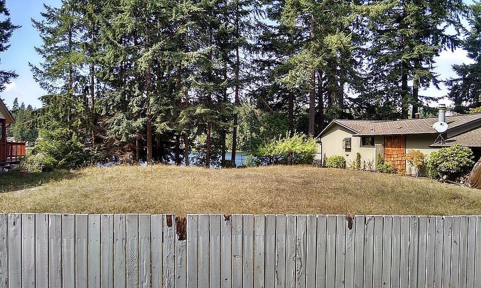 2nd image of 110 E. Lakeshore Dr