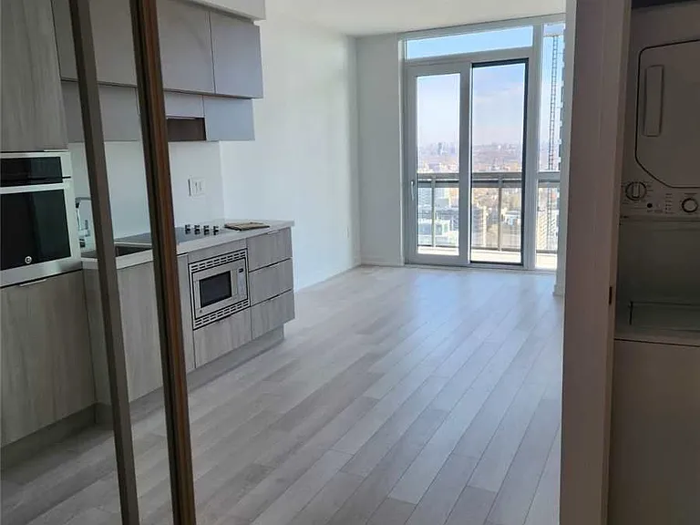39 Roehampton Ave #2402 — Photo 2