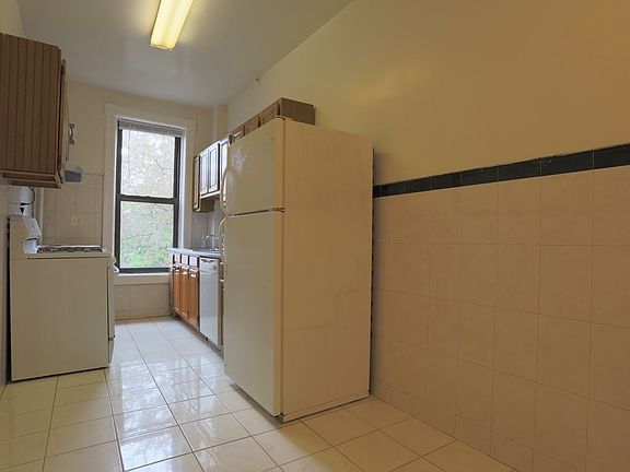 4th image of 663 Degraw St #2