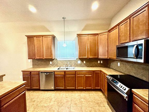 4th image of 41188 Lakeway Cove Ave