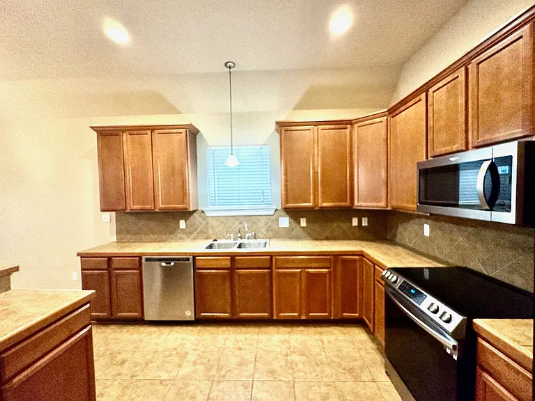 41188 Lakeway Cove Ave — Photo 4
