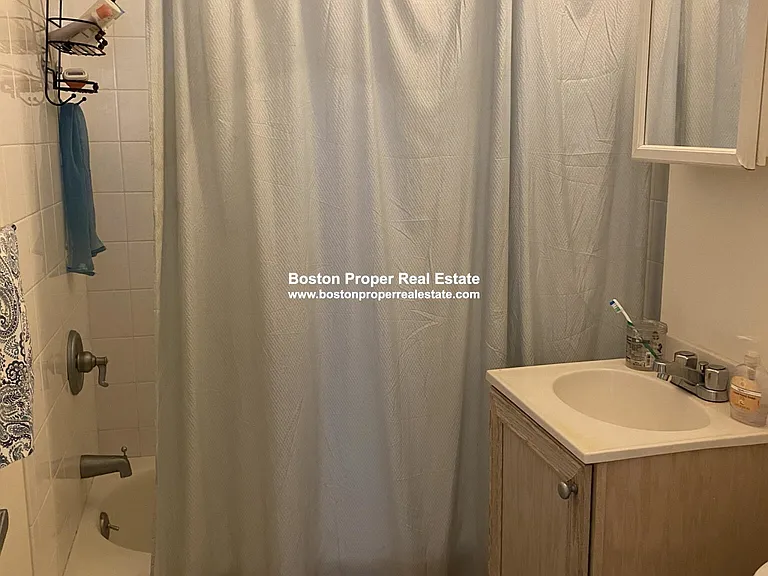 255 Newbury St #3R — Photo 4