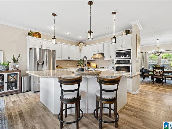 3rd image of 836 Lakeshore Ln