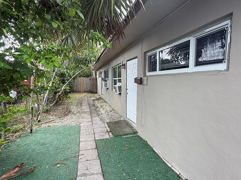 911 NW 12th Ave #1-A — Photo 3