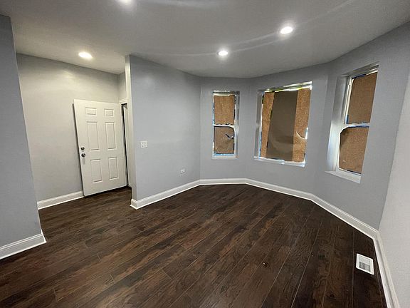 4th image of 3951 W Flournoy St #1