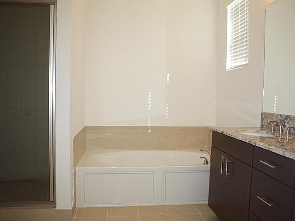 4th image of 620 NE 191st St