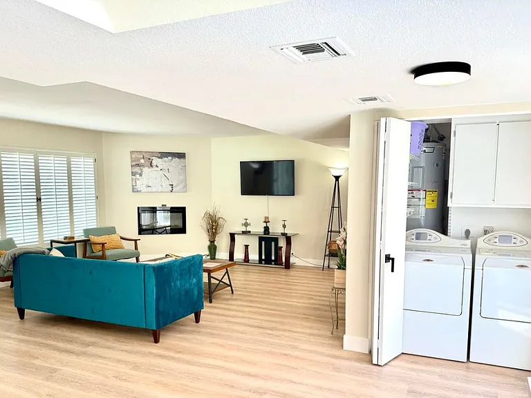 6147 E Lewis Ave — Photo 5
